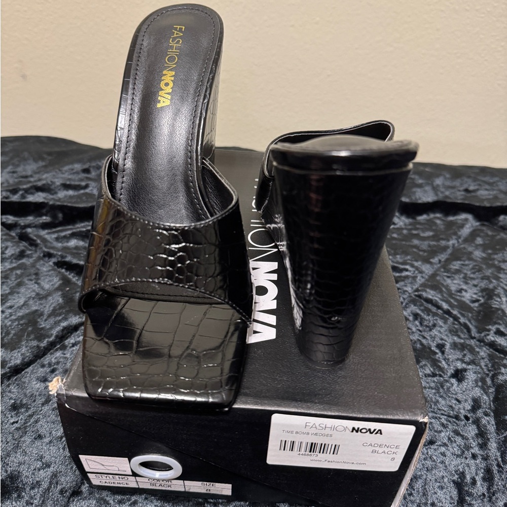 Black Reptile Print Wedges - Size 8